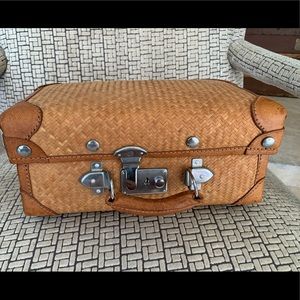 Straw box bag with key lock and shoulder strap.